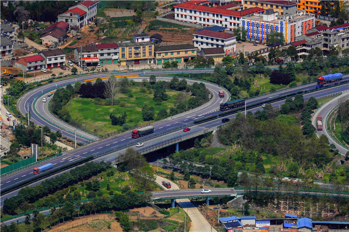 佛坪城乡道路通达、清新如画.jpg 佛坪城乡道路通达、清新如画.jpg