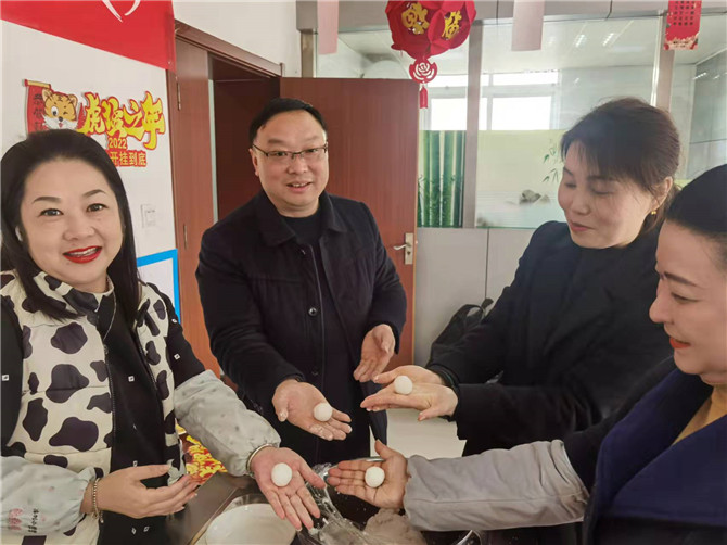 包元宵.jpg 包元宵.jpg