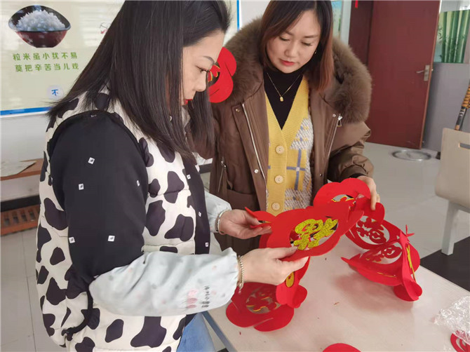 做花灯.jpg 做花灯.jpg