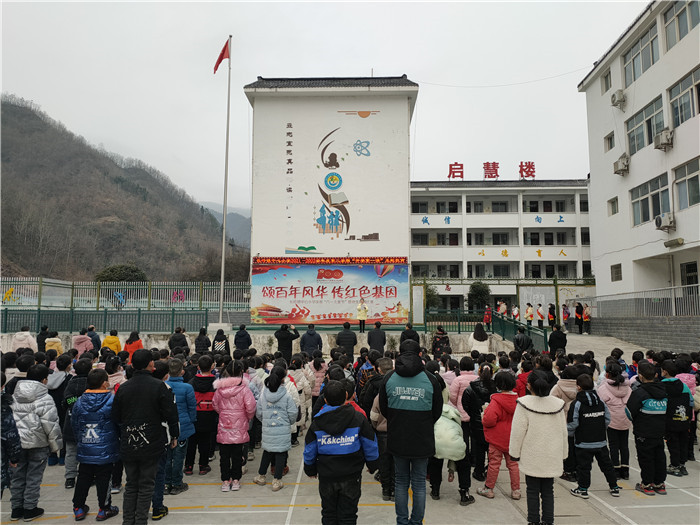 国旗下讲话.jpg 国旗下讲话.jpg