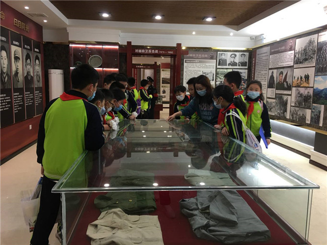 参观革命烈士纪念馆.jpg 参观革命烈士纪念馆.jpg
