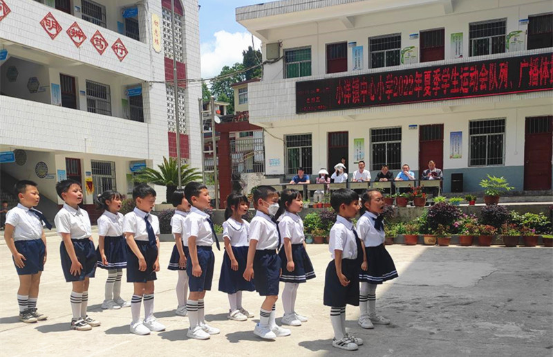 一年级孩子年龄虽小,志气却高!.jpg 一年级孩子年龄虽小,志气却高!.jpg