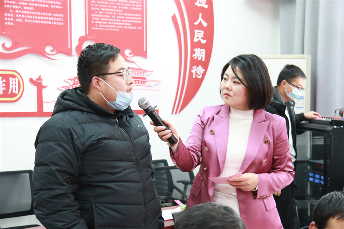 12.幸福我来说:“党的二十大,我最爱的一句话”采访现场.jpg 12.幸福我来说:“党的二十大,我最爱的一句话”采访现场.jpg