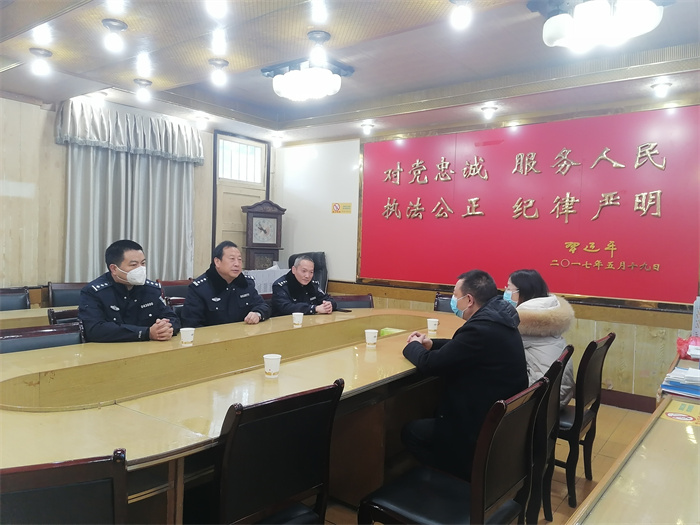 慰问陕西好人朱波.jpg 慰问陕西好人朱波.jpg