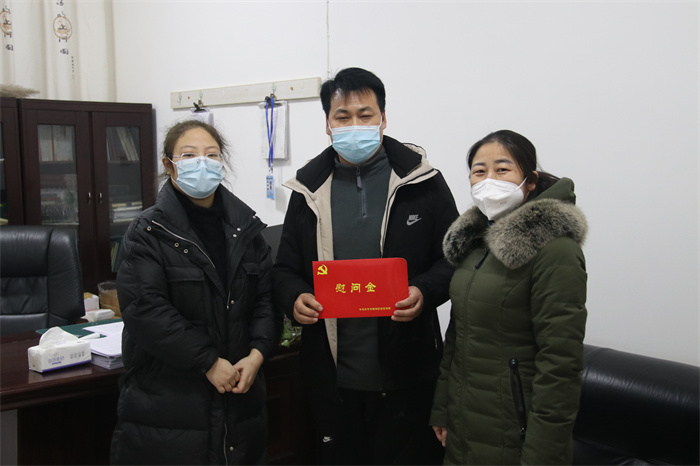 慰问中国好人陈卫峰.jpg 慰问中国好人陈卫峰.jpg