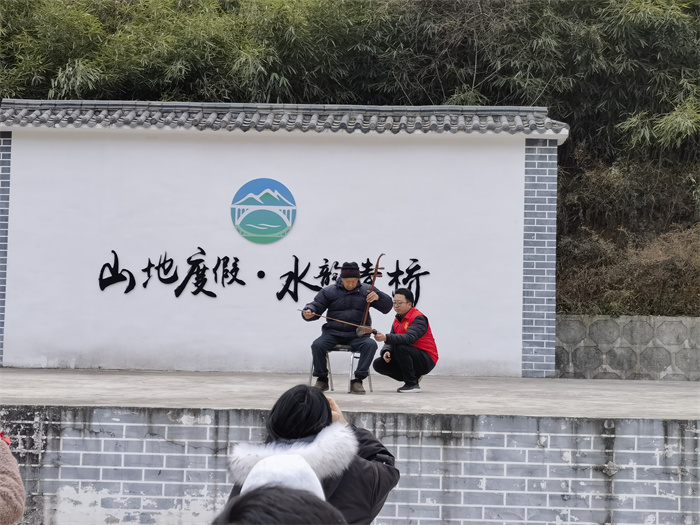 二胡演奏《东方红》.jpg 二胡演奏《东方红》.jpg