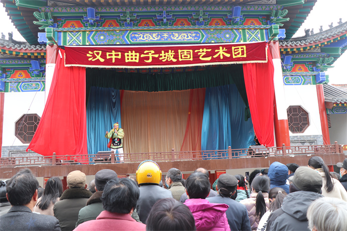秦腔演出观看.jpg 秦腔演出观看.jpg