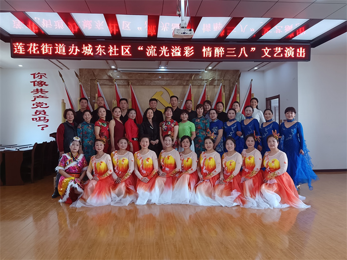 文艺演出 (2).jpg 文艺演出 (2).jpg