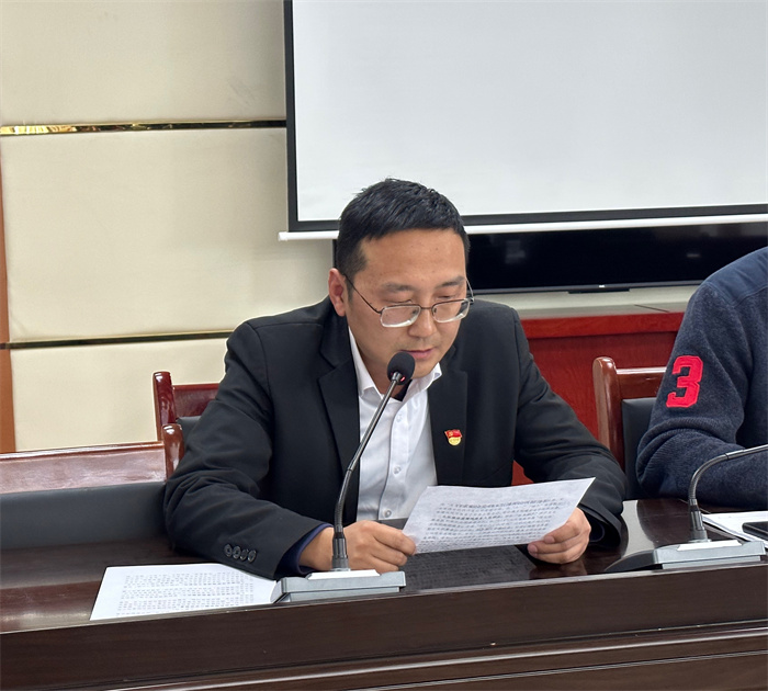 洋县供电公司负责同志就网络上传资料以及文明创建进行经验介绍.jpg 洋县供电公司负责同志就网络上传资料以及文明创建进行经验介绍.jpg