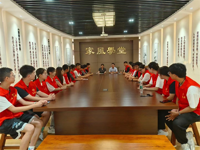 志愿者在家风馆开展座谈会(1).jpg 志愿者在家风馆开展座谈会(1).jpg