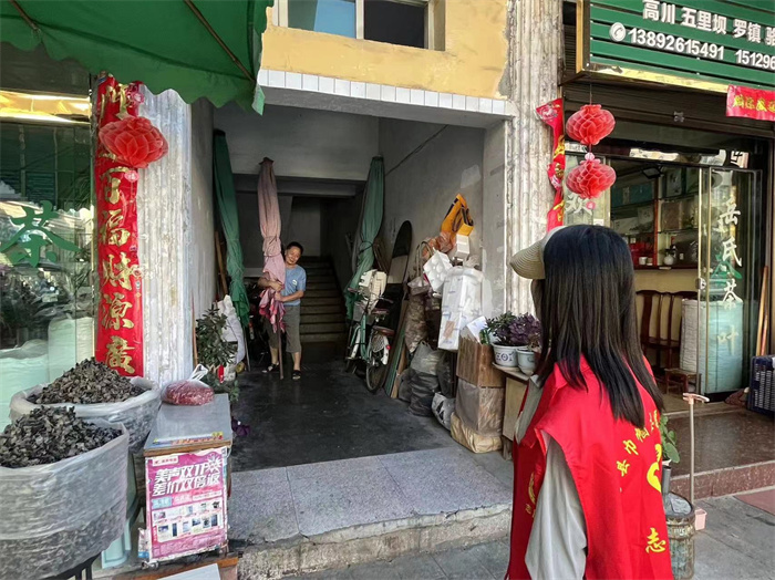 照片楼道堆物整改2.jpg 照片楼道堆物整改2.jpg