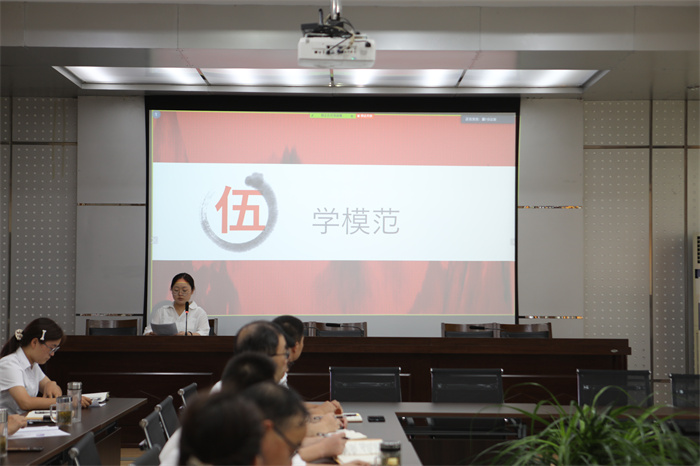 学习模范事迹.jpg 学习模范事迹.jpg