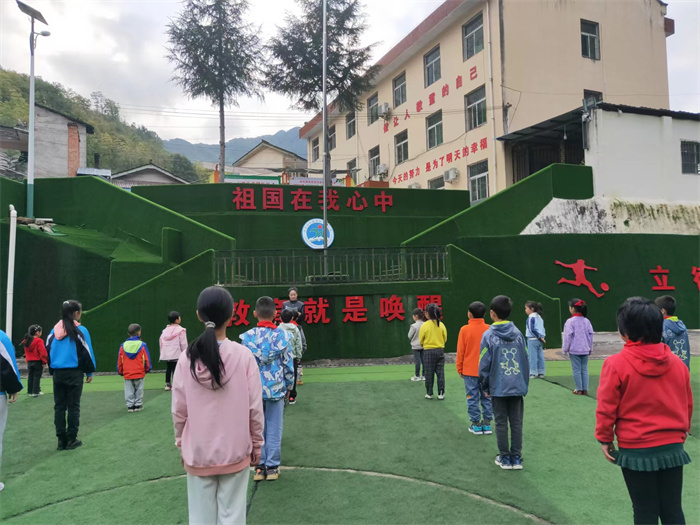 国旗下讲话.jpg 国旗下讲话.jpg