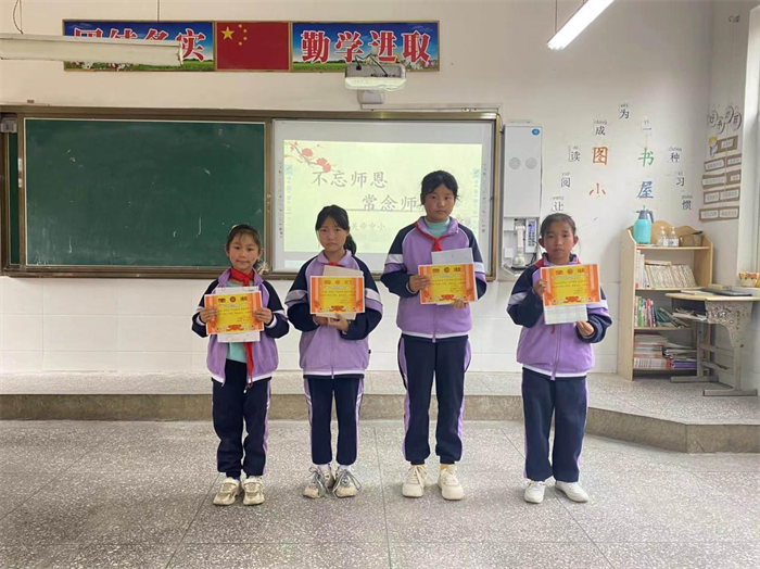 获奖同学合影.png 获奖同学合影.png