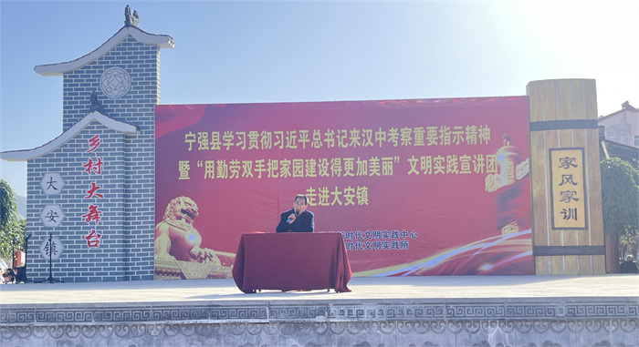 县委宣传部副部长郑长生主题宣讲.jpg 县委宣传部副部长郑长生主题宣讲.jpg
