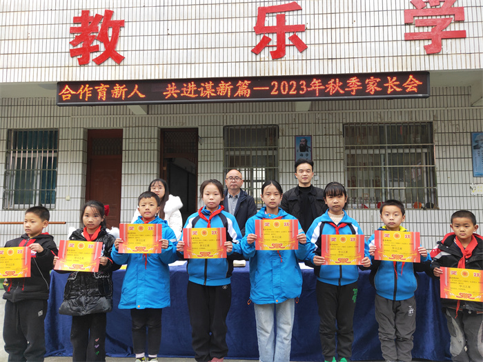 受表彰学生.jpg 受表彰学生.jpg