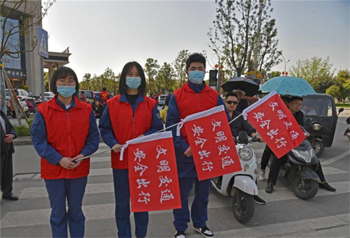 文明实践志愿者开展交通安全劝导.png 文明实践志愿者开展交通安全劝导.png