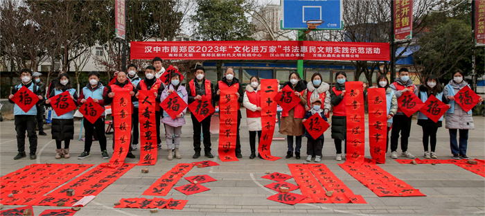 文明实践志愿者开展书法惠民活动.jpg 文明实践志愿者开展书法惠民活动.jpg