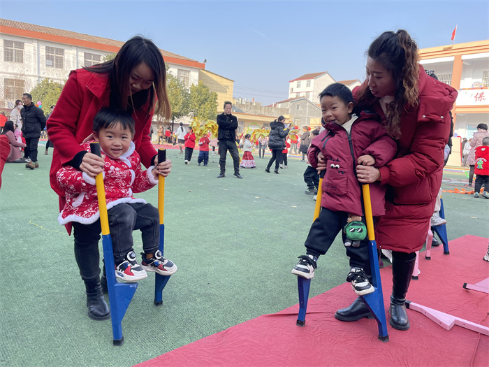 传统游戏—高脚马.jpg 传统游戏—高脚马.jpg