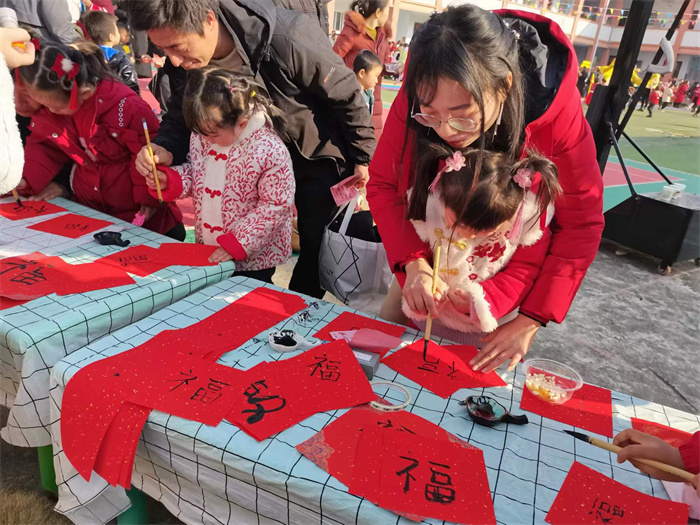 民俗体验— 写福字.jpg 民俗体验— 写福字.jpg