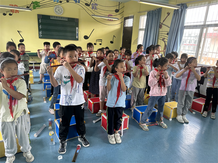 宗营九年制学校竹笛社团正在开展活动.png 宗营九年制学校竹笛社团正在开展活动.png