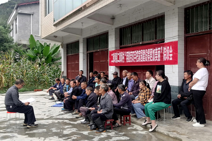 18、公司新时代文明实践站到二郎坝村开展”用勤劳的双手把家园建设的更加美丽“院坝会.jpg 18、公司新时代文明实践站到二郎坝村开展”用勤劳的双手把家园建设的更加美丽“院坝会.jpg