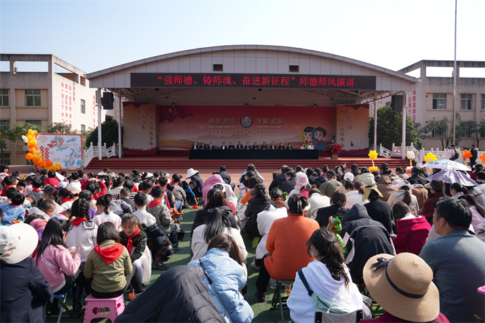 刘佳婷师德演讲.jpg 刘佳婷师德演讲.jpg