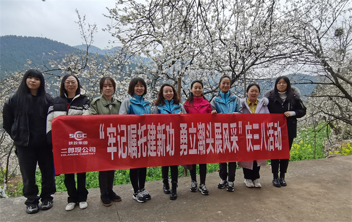 活动合影.jpg 活动合影.jpg
