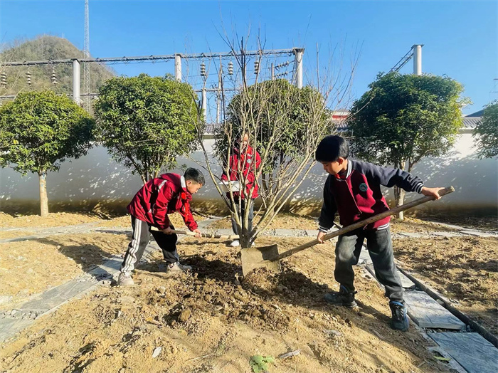 植树志愿活动.jpg 植树志愿活动.jpg