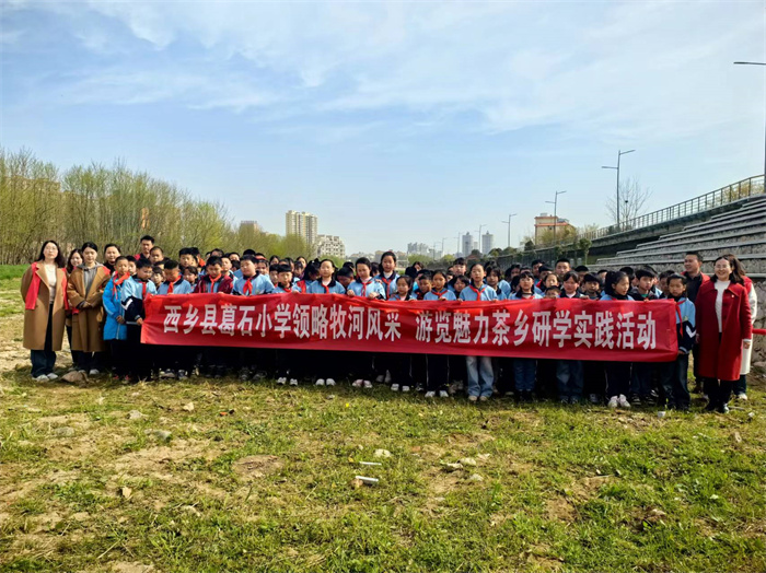 关爱母亲河-合影.jpg 关爱母亲河-合影.jpg