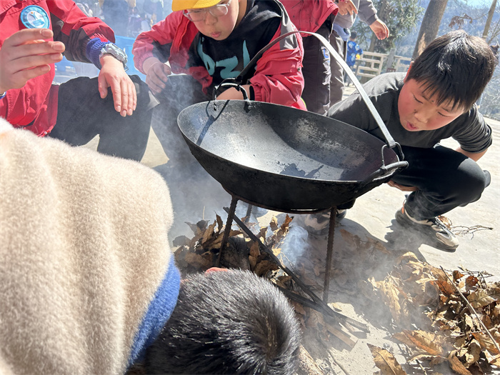 踏青研学“趣”野炊实践赋能好“食”光.jpg 踏青研学“趣”野炊实践赋能好“食”光.jpg