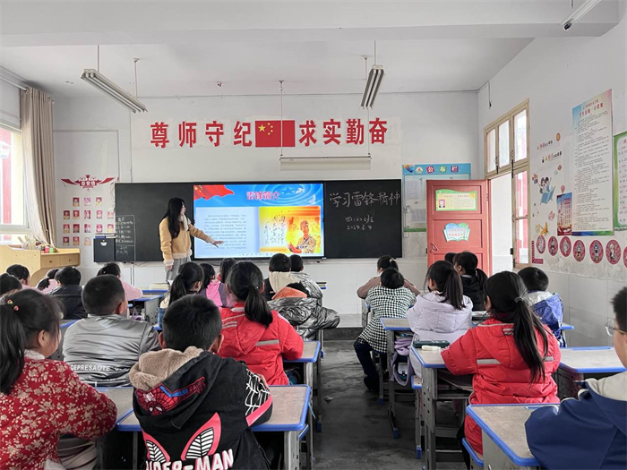 学雷锋主题班会.jpg 学雷锋主题班会.jpg
