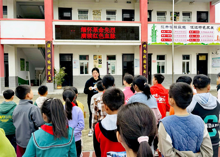 “缅怀革命先烈 赓续红色血脉”主题宣讲.jpg “缅怀革命先烈 赓续红色血脉”主题宣讲.jpg