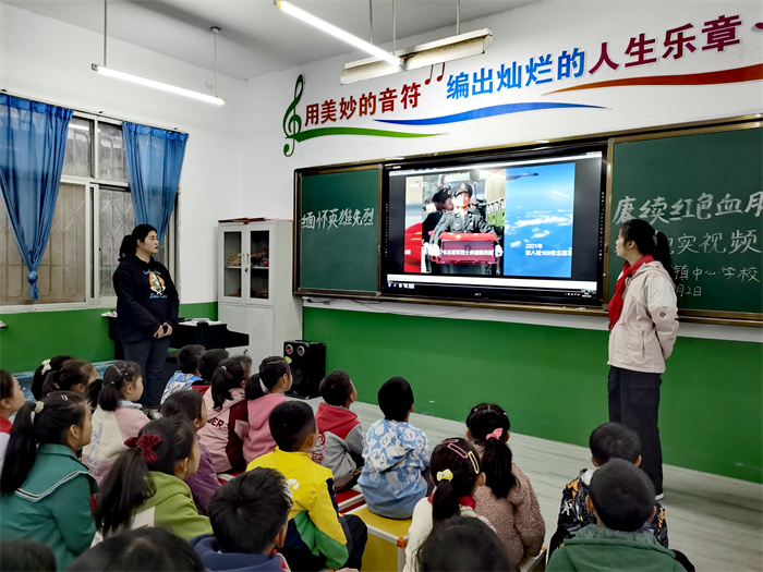 观看革命英雄事迹视频.jpg 观看革命英雄事迹视频.jpg