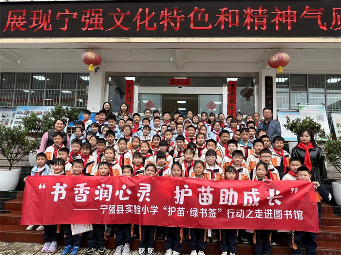 合影.jpg 合影.jpg
