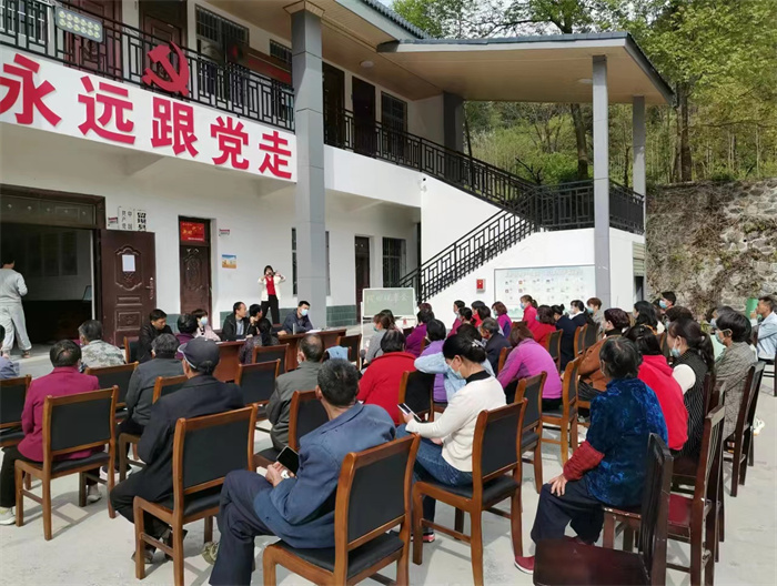 院坝说事会.jpg 院坝说事会.jpg