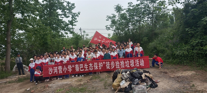 学生合影.jpg 学生合影.jpg
