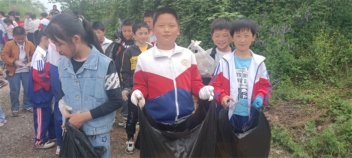 学生展示成果.jpg 学生展示成果.jpg