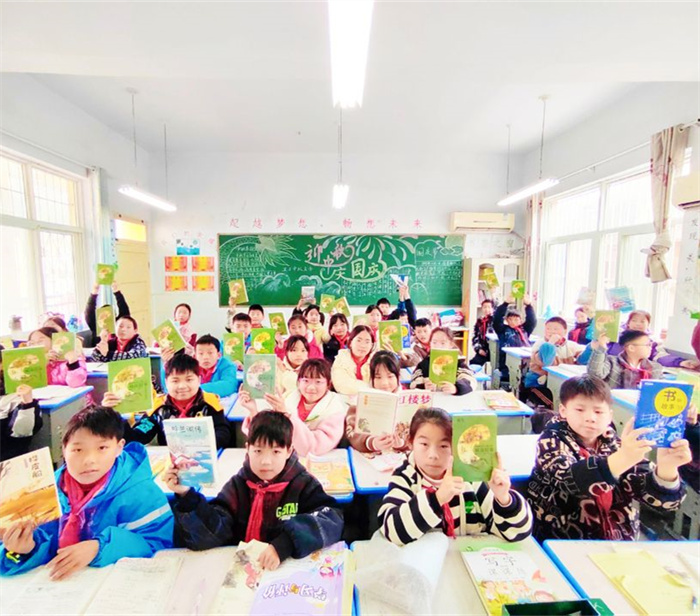 班级共读.jpg 班级共读.jpg