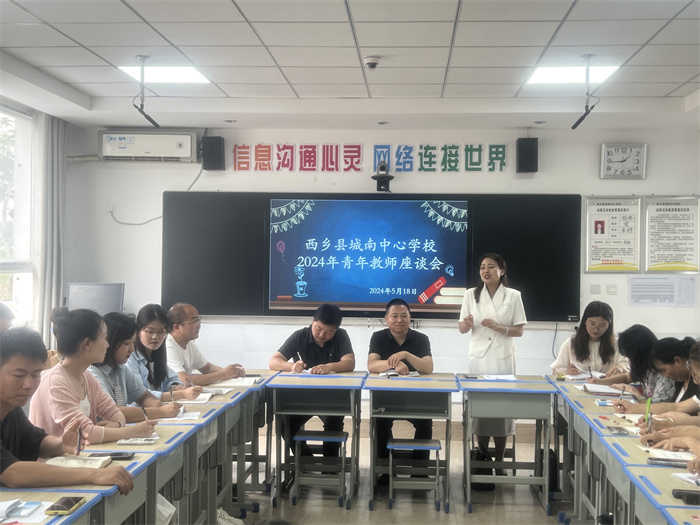 李慧校长以《做一名幸福的教师》为题分享教育故事.jpg 李慧校长以《做一名幸福的教师》为题分享教育故事.jpg