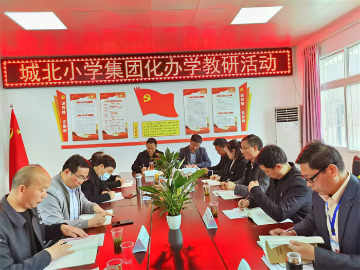 城北小学集团化办学集体教研活动走进子午镇中心学校.jpg 城北小学集团化办学集体教研活动走进子午镇中心学校.jpg