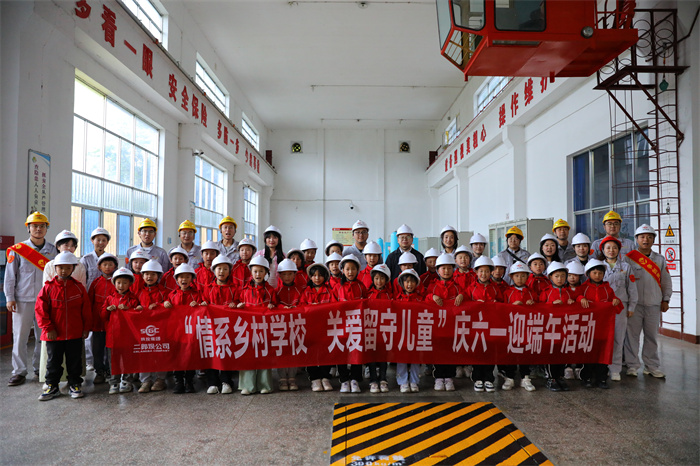 1.活动合影.jpg 1.活动合影.jpg