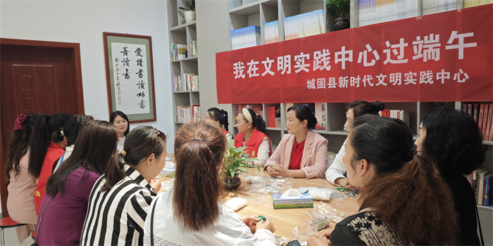全国两会精神宣讲.jpg 全国两会精神宣讲.jpg