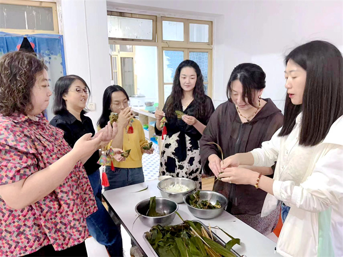 1.包粽子.jpg 1.包粽子.jpg