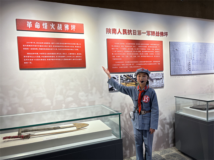 李清清 长角坝镇中心小学《革命烽火战佛坪》.jpg 李清清 长角坝镇中心小学《革命烽火战佛坪》.jpg