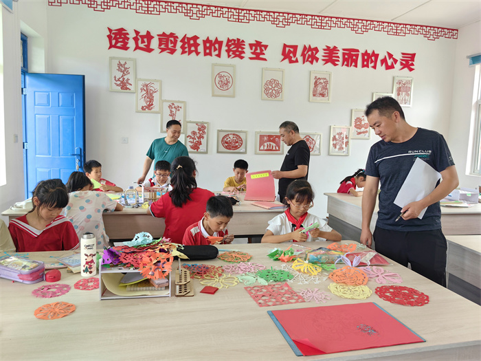 剪纸组.jpg 剪纸组.jpg