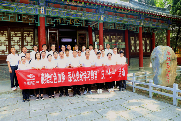 活动合影.jpg 活动合影.jpg