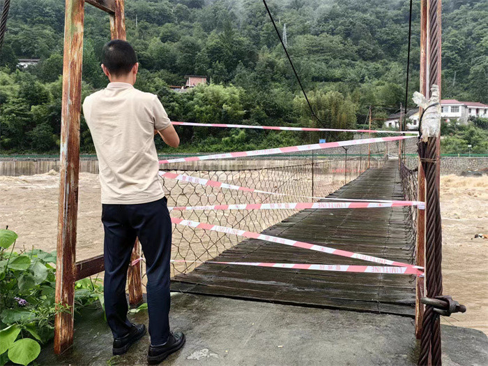 设置路障.jpg 设置路障.jpg