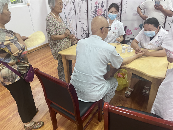 义诊1.jpg 义诊1.jpg