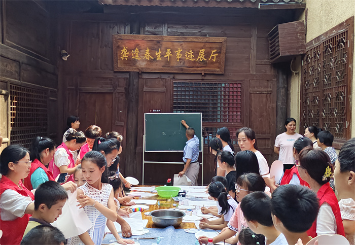 老师讲解.jpg 老师讲解.jpg